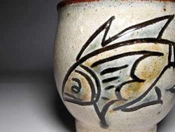 金城次郎　湯呑　人間国宝 壺屋焼 人間国宝 金城次郎作 魚海老文湯呑 （笑う魚） – 生活